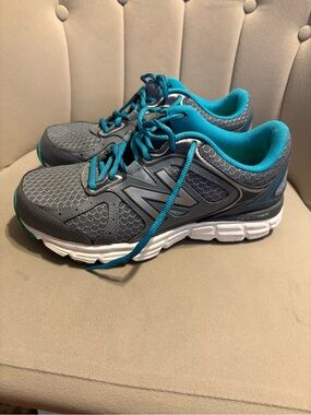 New Balance Women's Gray and Teal Athletic Running Shoes